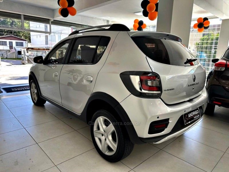 RENAULT SANDERO 1.6 STEPWAY SCE 16V 2018/2019 ANDRIGO VEÍCULOS CAXIAS DO SUL / Carros no Vale