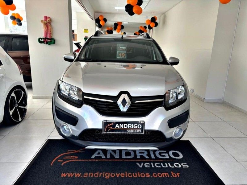 RENAULT SANDERO 1.6 STEPWAY SCE 16V 2018/2019 ANDRIGO VEÍCULOS CAXIAS DO SUL / Carros no Vale