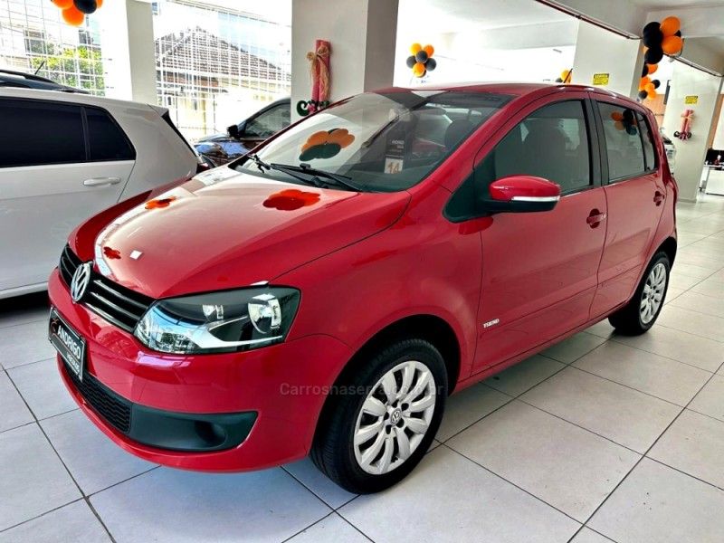 VOLKSWAGEN FOX 1.0 MI TREND 8V 2013/2014 ANDRIGO VEÍCULOS CAXIAS DO SUL / Carros no Vale