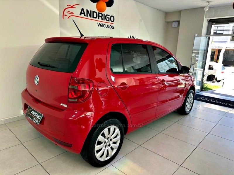 VOLKSWAGEN FOX 1.0 MI TREND 8V 2013/2014 ANDRIGO VEÍCULOS CAXIAS DO SUL / Carros no Vale