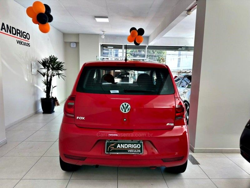 VOLKSWAGEN FOX 1.0 MI TREND 8V 2013/2014 ANDRIGO VEÍCULOS CAXIAS DO SUL / Carros no Vale