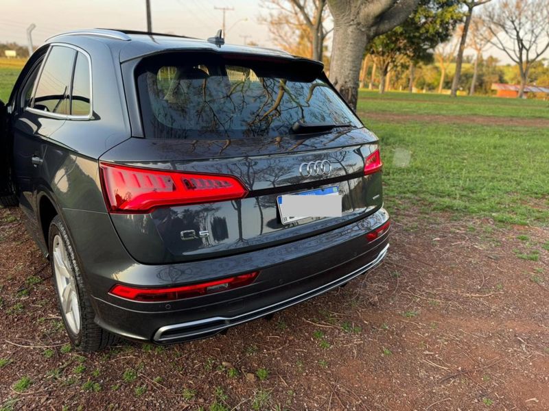 Audi Q5 S-Line 2.0 TFSI Quattro S-tronic 2019/2020 CONCEPT MOTORS PASSO FUNDO / Carros no Vale