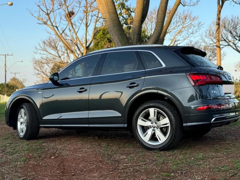 Audi Q5 S-Line 2.0 TFSI Quattro S-tronic 2019/2020 CONCEPT MOTORS PASSO FUNDO / Carros no Vale