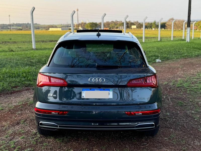 Audi Q5 S-Line 2.0 TFSI Quattro S-tronic 2019/2020 CONCEPT MOTORS PASSO FUNDO / Carros no Vale