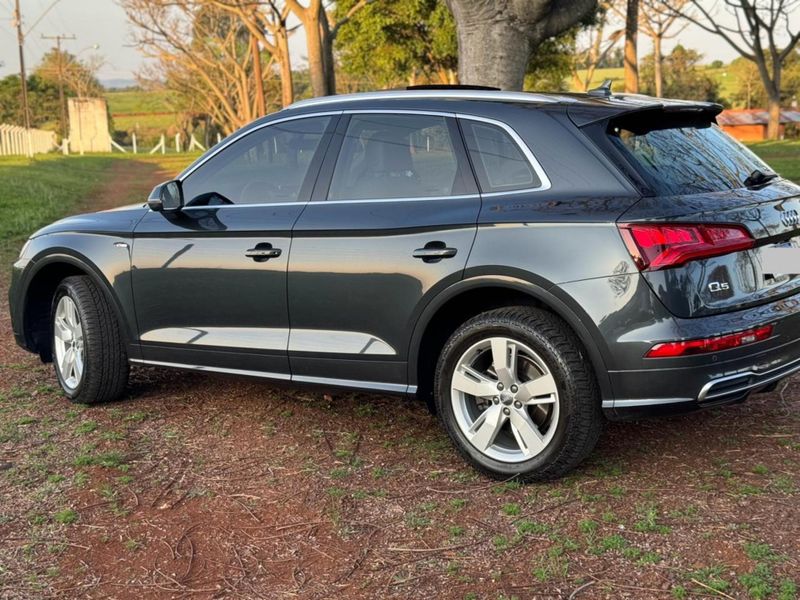 Audi Q5 S-Line 2.0 TFSI Quattro S-tronic 2019/2020 CONCEPT MOTORS PASSO FUNDO / Carros no Vale