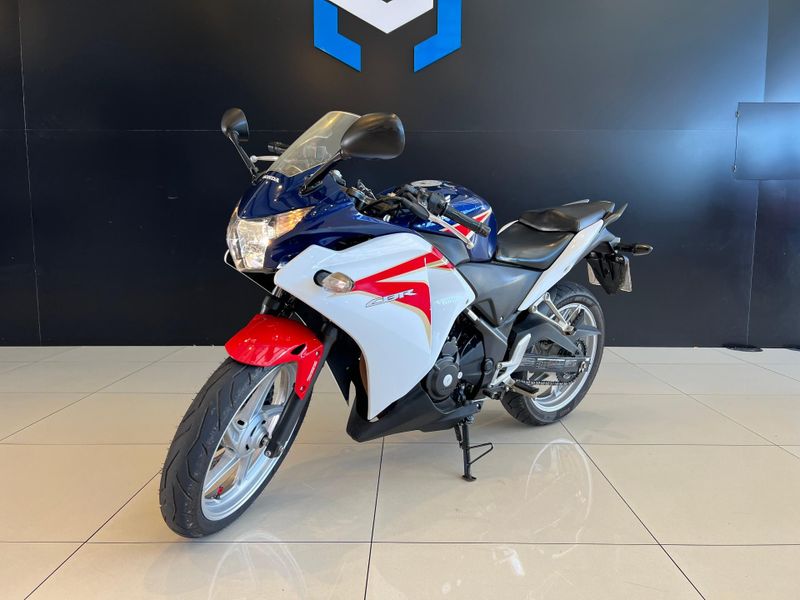 Honda CBR 250 250R 2012/2012 CONCEPT MOTORS PASSO FUNDO / Carros no Vale