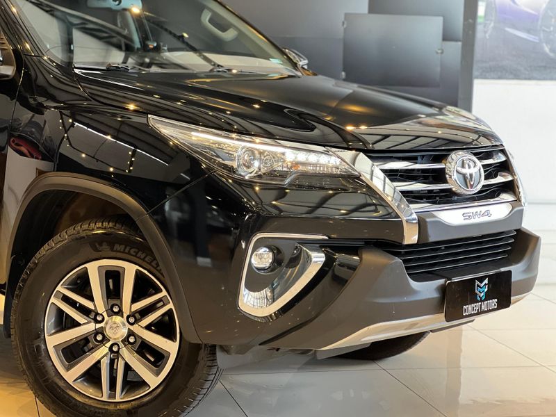 Toyota Hilux SW4 SRX 4×4 2.8 TDI 16V Dies Aut. 2020/2020 CONCEPT MOTORS PASSO FUNDO / Carros no Vale