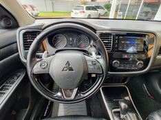 Mitsubishi OUTLANDER 2.0 16V 160cv 2016/2017 VALE AUTOMÓVEIS LAJEADO / Carros no Vale