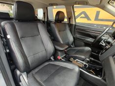 Mitsubishi OUTLANDER 2.0 16V 160cv 2016/2017 VALE AUTOMÓVEIS LAJEADO / Carros no Vale