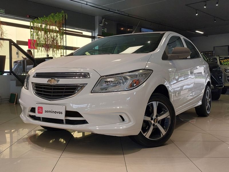 Chevrolet ONIX 1.0 MPFI LT 8V FLEX 4P MANUAL 2015/2016 BETIOLO NOVOS E SEMINOVOS LAJEADO / Carros no Vale