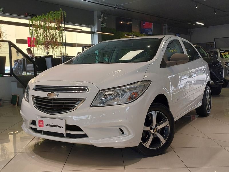 Chevrolet ONIX 1.0 MPFI LT 8V FLEX 4P MANUAL 2015/2016 BETIOLO NOVOS E SEMINOVOS LAJEADO / Carros no Vale