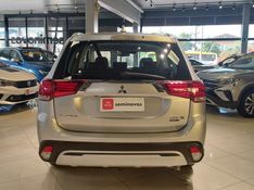 Mitsubishi OUTLANDER 2.2 MIVEC DI-D DIESEL HPE-S AWD AUTOMÁTICO 2019/2020 BETIOLO NOVOS E SEMINOVOS LAJEADO / Carros no Vale