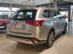 Mitsubishi OUTLANDER 2.2 MIVEC DI-D DIESEL HPE-S AWD AUTOMÁTICO 2019/2020 BETIOLO NOVOS E SEMINOVOS LAJEADO / Carros no Vale