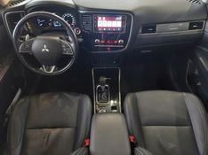 Mitsubishi OUTLANDER 2.2 MIVEC DI-D DIESEL HPE-S AWD AUTOMÁTICO 2019/2020 BETIOLO NOVOS E SEMINOVOS LAJEADO / Carros no Vale