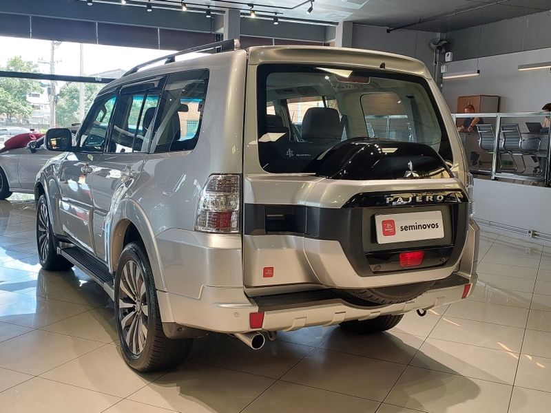 Mitsubishi PAJERO 3.2 HPE 4X4 7 LUGARES 16V TURBO INTERCOOLER DIESEL 4P AUTOMÁTICO 2018/2019 BETIOLO NOVOS E SEMINOVOS LAJEADO / Carros no Vale