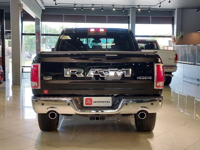 Ram CLASSIC 5.7 V8 GASOLINA LARAMIE CD 4X4 AUTOMÁTICO 2023/2023 BETIOLO NOVOS E SEMINOVOS LAJEADO / Carros no Vale