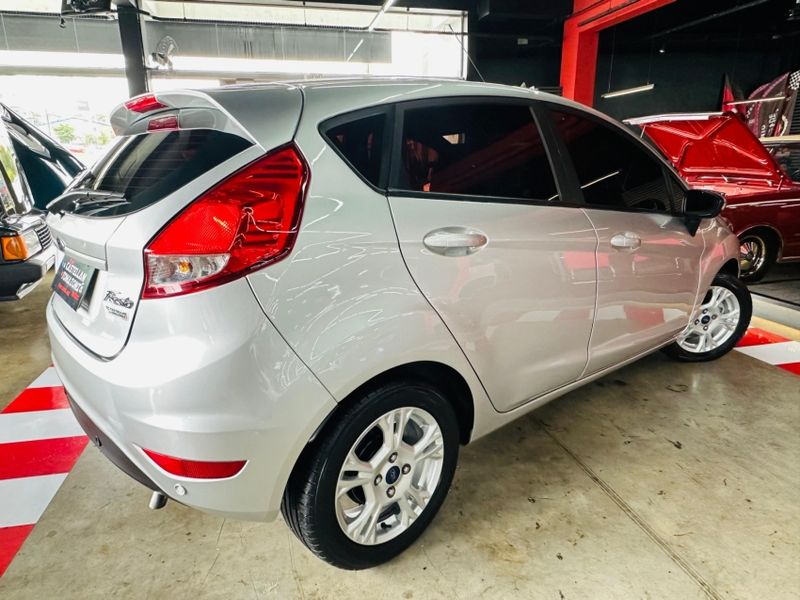 Ford FIESTA 1.6 SEL HATCH 16V FLEX 4P POWERSHIFT 2017/2017 CASTELLAN E TOMAZONI MOTORS CAXIAS DO SUL / Carros no Vale