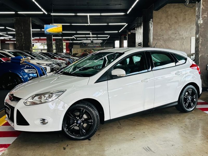 Ford FOCUS 1.6 SE 16V FLEX 4P POWERSHIFT 2013/2014 CASTELLAN E TOMAZONI MOTORS CAXIAS DO SUL / Carros no Vale