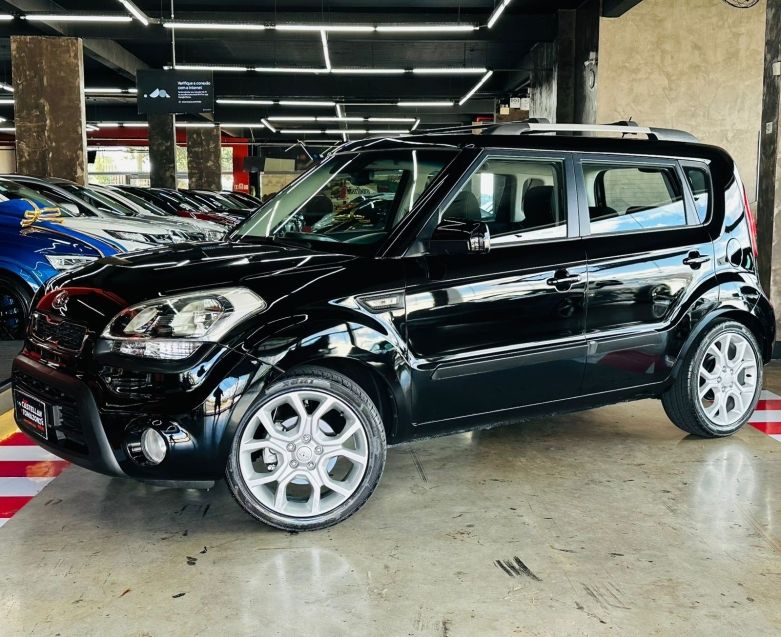 KIA SOUL 1.6 EX 16V FLEX 4P AUTOMÁTICO 2013/2014 CASTELLAN E TOMAZONI MOTORS CAXIAS DO SUL / Carros no Vale