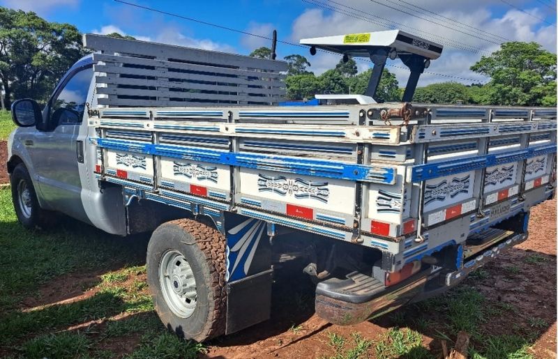 Ford F-250 4.2 XL 4X2 CS TURBO INTERCOOLER DIESEL 2P MANUAL 2001/2001 CAMINHÕES & CAMIONETAS PASSO FUNDO / Carros no Vale