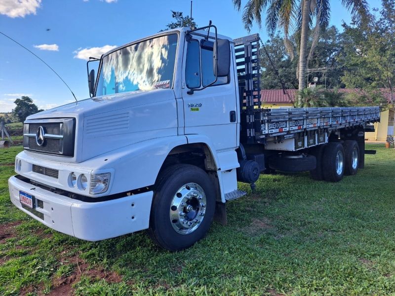 Mercedes-Benz 1620 L-1620 3-Eixos 2p Graneleira 2004/2004 CAMINHÕES & CAMIONETAS PASSO FUNDO / Carros no Vale