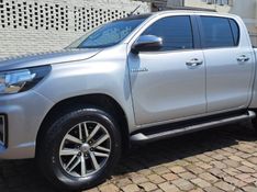 Toyota HILUX 2.8 SRV 4X4 CD 16V DIESEL 4P AUTOMÁTICO 2019/2020 CAMINHÕES & CAMIONETAS PASSO FUNDO / Carros no Vale