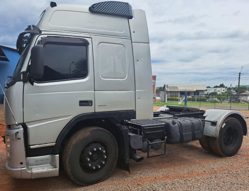 Volvo FM 370 4×2 2p 2010/2010 CAMINHÕES & CAMIONETAS PASSO FUNDO / Carros no Vale