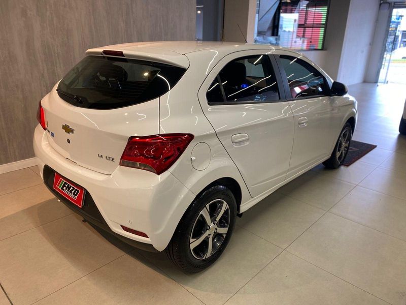 Chevrolet Onix 1.4MT LTZ 2017/2018 ENZO MULTIMARCAS CAXIAS DO SUL / Carros no Vale