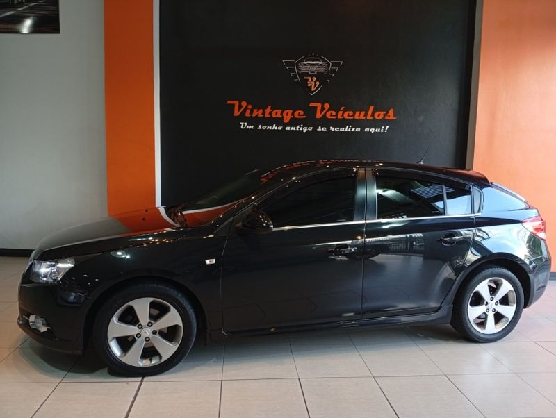 Chevrolet CRUZE 1.8 LT SPORT6 16V FLEX 4P MANUAL 2013/2013 VINTAGE VEÍCULOS CAXIAS DO SUL / Carros no Vale