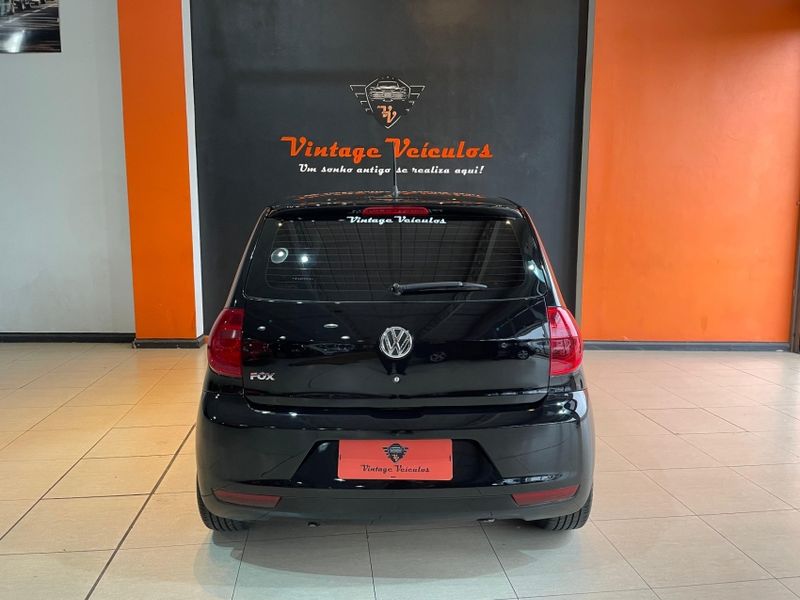 Volkswagen FOX 1.0 MI 8V FLEX 4P MANUAL 2012/2013 VINTAGE VEÍCULOS CAXIAS DO SUL / Carros no Vale