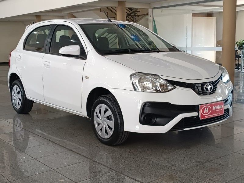 Toyota ETIOS XS 1.5 2018 HÉLIO AUTOMÓVEIS LAJEADO / Carros no Vale