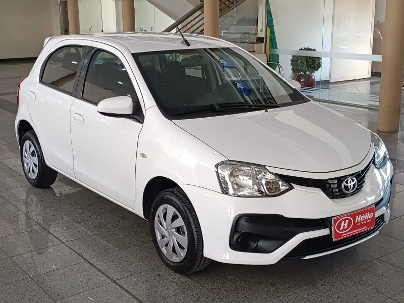 Toyota ETIOS XS 1.5 2018 HÉLIO AUTOMÓVEIS LAJEADO / Carros no Vale