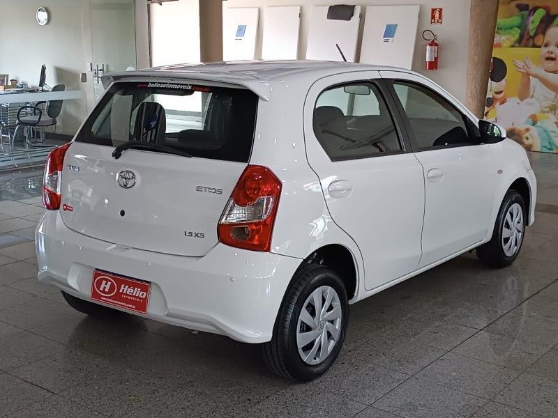 Toyota ETIOS XS 1.5 2018 HÉLIO AUTOMÓVEIS LAJEADO / Carros no Vale