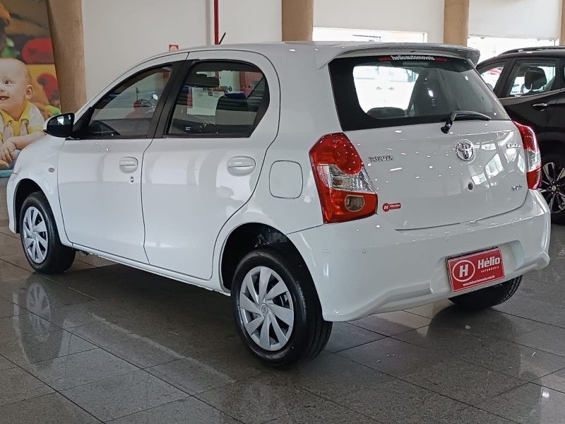 Toyota ETIOS XS 1.5 2018 HÉLIO AUTOMÓVEIS LAJEADO / Carros no Vale