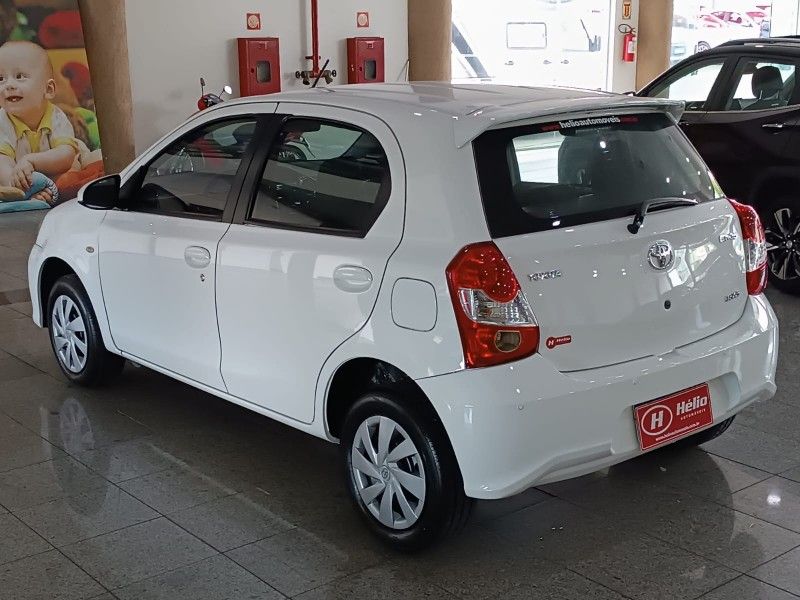 Toyota ETIOS XS 1.5 2018 HÉLIO AUTOMÓVEIS LAJEADO / Carros no Vale