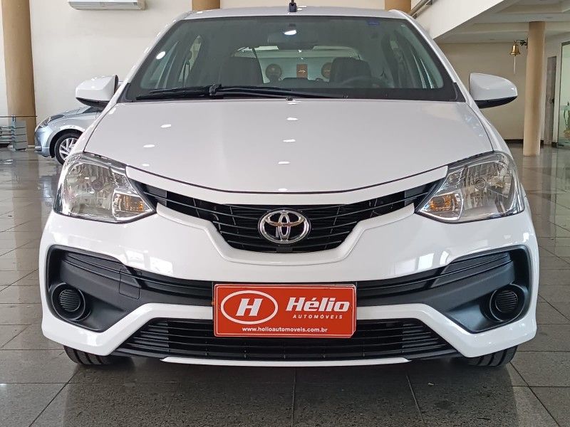 Toyota ETIOS XS 1.5 2018 HÉLIO AUTOMÓVEIS LAJEADO / Carros no Vale