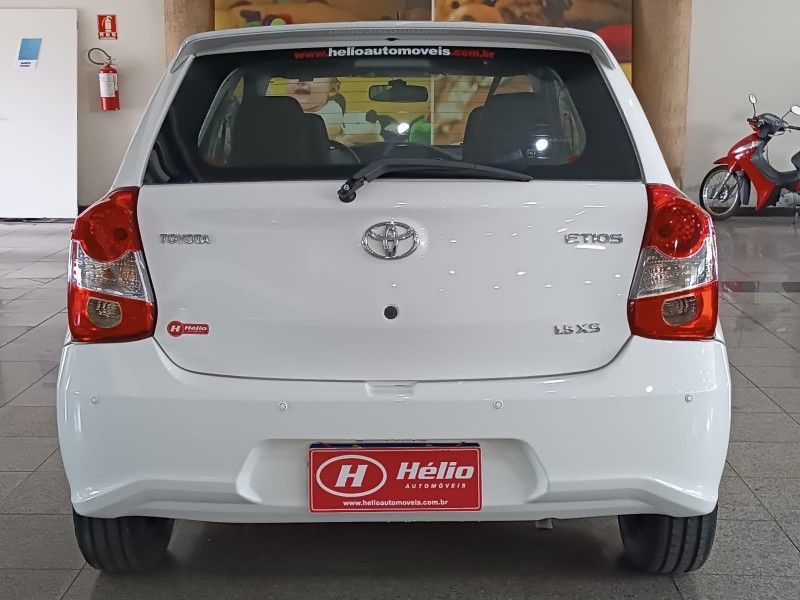 Toyota ETIOS XS 1.5 2018 HÉLIO AUTOMÓVEIS LAJEADO / Carros no Vale