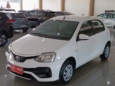 Toyota ETIOS XS 1.5 2018 HÉLIO AUTOMÓVEIS LAJEADO / Carros no Vale