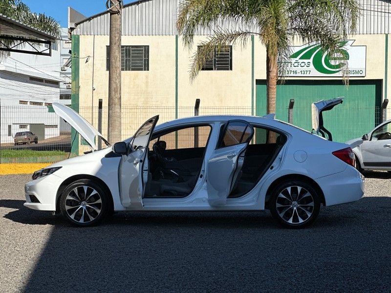 Honda CIVIC SEDAN LXR 16V 2015 NEUMANN VEÍCULOS ARROIO DO MEIO / Carros no Vale