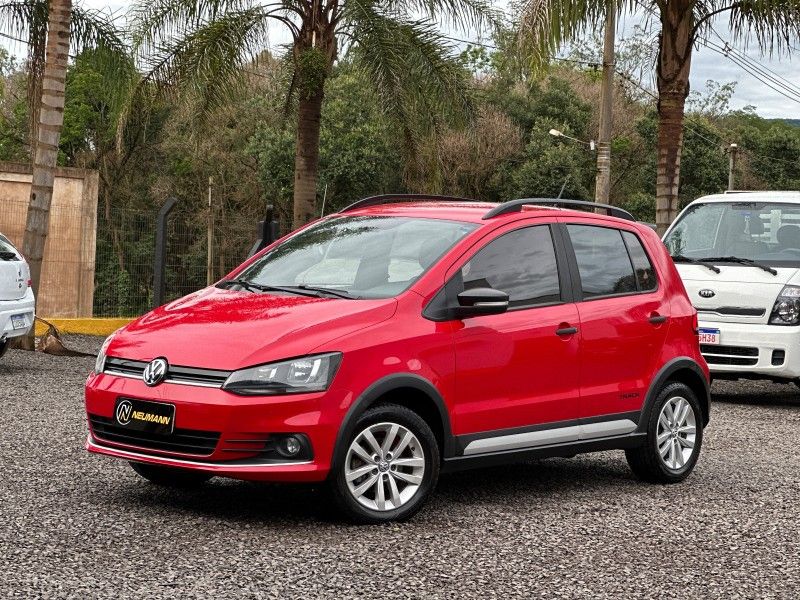 Volkswagen FOX TRACK 1.0 2018 NEUMANN VEÍCULOS ARROIO DO MEIO / Carros no Vale