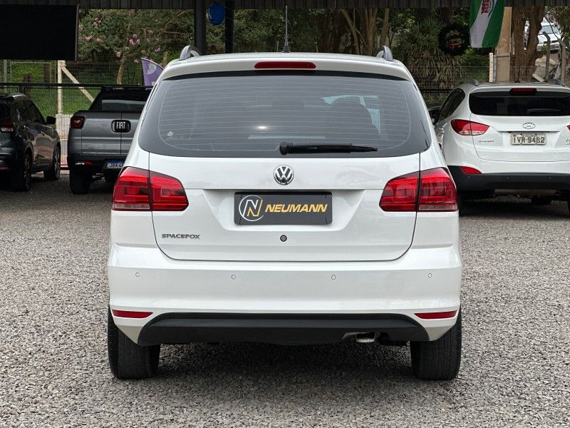 Volkswagen SPACEFOX TRENDLINE 1.6 MSI 16V 2019 NEUMANN VEÍCULOS ARROIO DO MEIO / Carros no Vale