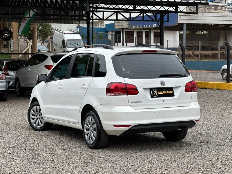 Volkswagen SPACEFOX TRENDLINE 1.6 MSI 16V 2019 NEUMANN VEÍCULOS ARROIO DO MEIO / Carros no Vale