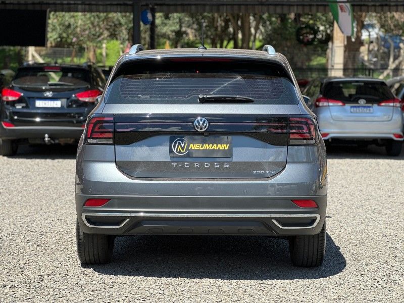 Volkswagen T-CROSS HIGHLINE 1.4 250TSI 16V 2021 NEUMANN VEÍCULOS ARROIO DO MEIO / Carros no Vale