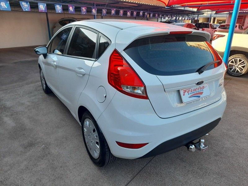 Ford FIESTA 1.5 2016 FERREIRA VEÍCULOS VENÂNCIO AIRES / Carros no Vale