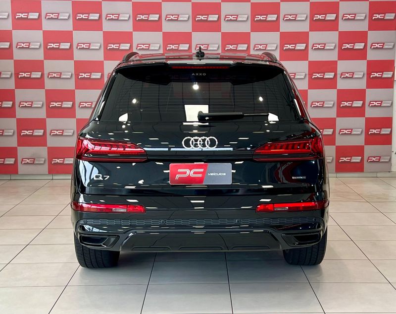 Audi Q7 Perf Black 3.0 TFSI Quat.Tip.(Híb.) 2022/2023 PC VEÍCULOS SANTA CRUZ DO SUL / Carros no Vale