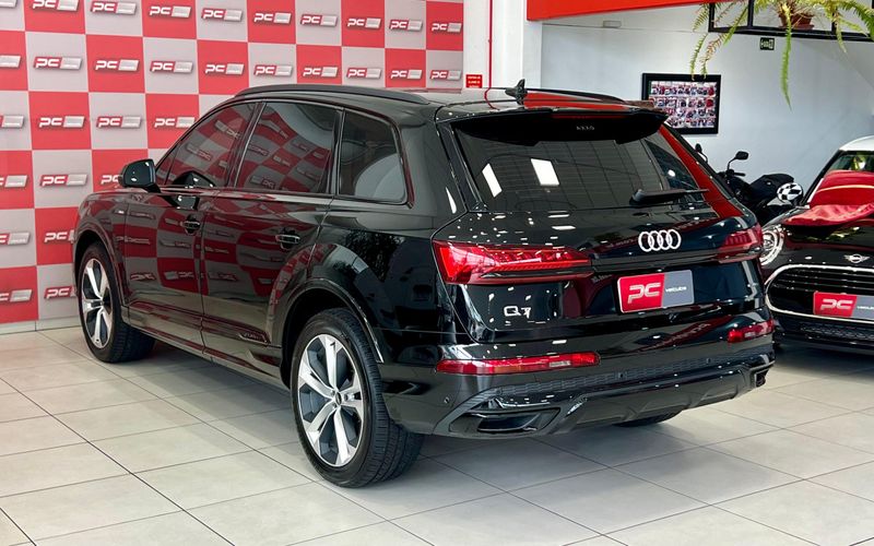 Audi Q7 Perf Black 3.0 TFSI Quat.Tip.(Híb.) 2022/2023 PC VEÍCULOS SANTA CRUZ DO SUL / Carros no Vale