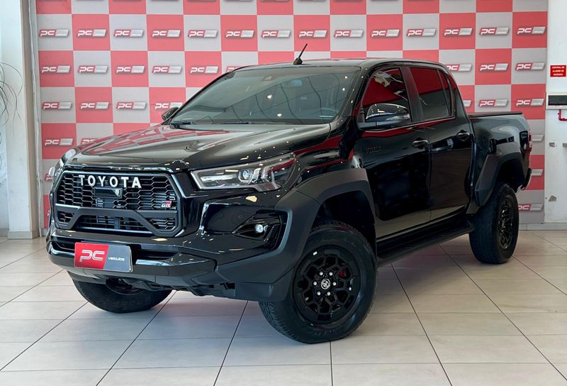 Toyota Hilux CD GR-S 4×4 2.8 TDI Dies 2023/2024 PC VEÍCULOS SANTA CRUZ DO SUL / Carros no Vale