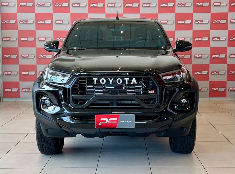 Toyota Hilux CD GR-S 4×4 2.8 TDI Dies 2023/2024 PC VEÍCULOS SANTA CRUZ DO SUL / Carros no Vale