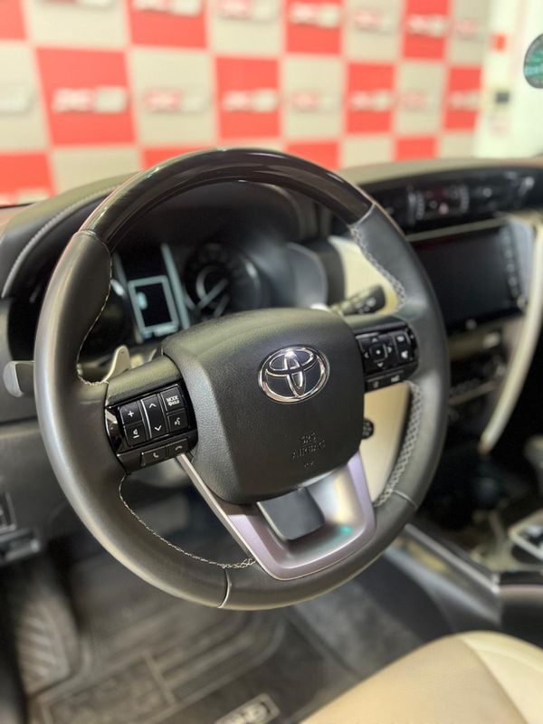 Toyota Hilux SW4 Diamond 2.8 TB 4×4 Die 2022/2022 PC VEÍCULOS SANTA CRUZ DO SUL / Carros no Vale