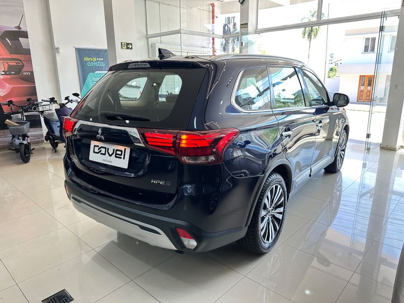 Mitsubishi Outlander Hpe-s 3.0 V6 4×4 2018/2019 COVEL VEICULOS ENCANTADO / Carros no Vale